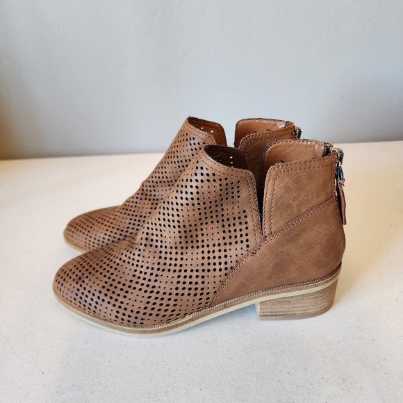 Madden Girl Bootie "LIKE NEW" - Picture 4 of 14